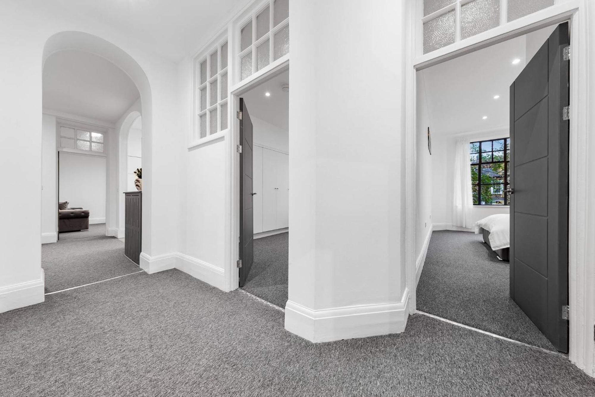 Luxury Serviced In Central Apartment London
