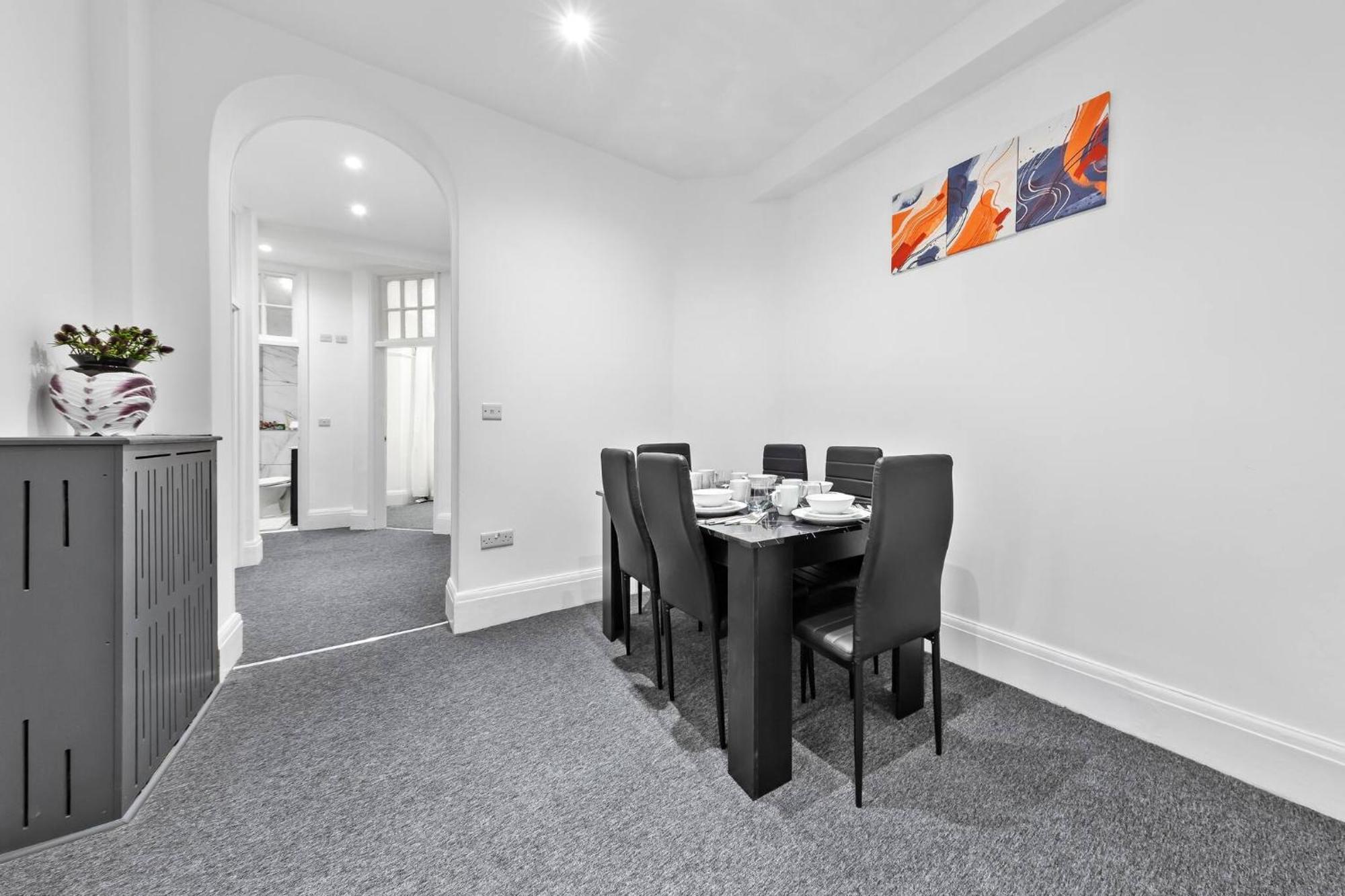 Luxury Serviced In Central Apartment London